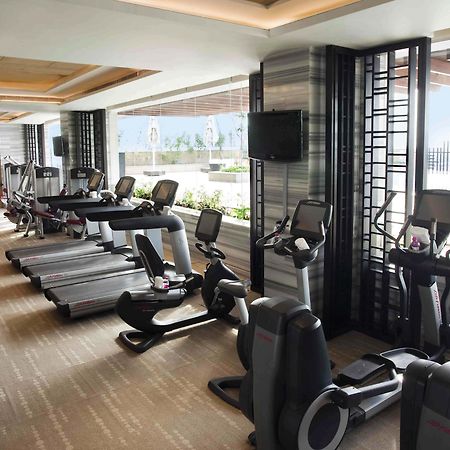 Crowne Plaza New Delhi Mayur Vihar Noida By Ihg Luaran gambar The gym at the hotel
