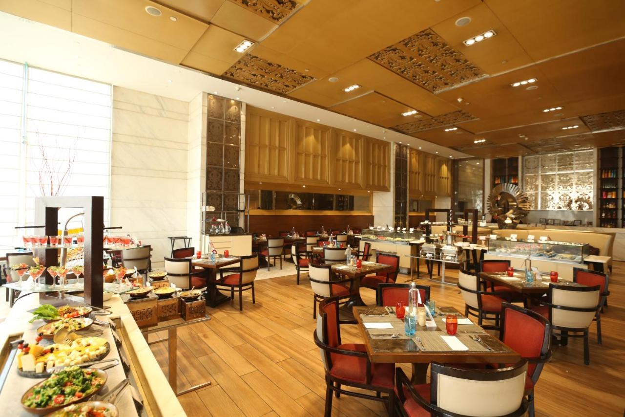 Crowne Plaza New Delhi Mayur Vihar Noida By Ihg Luaran gambar The restaurant