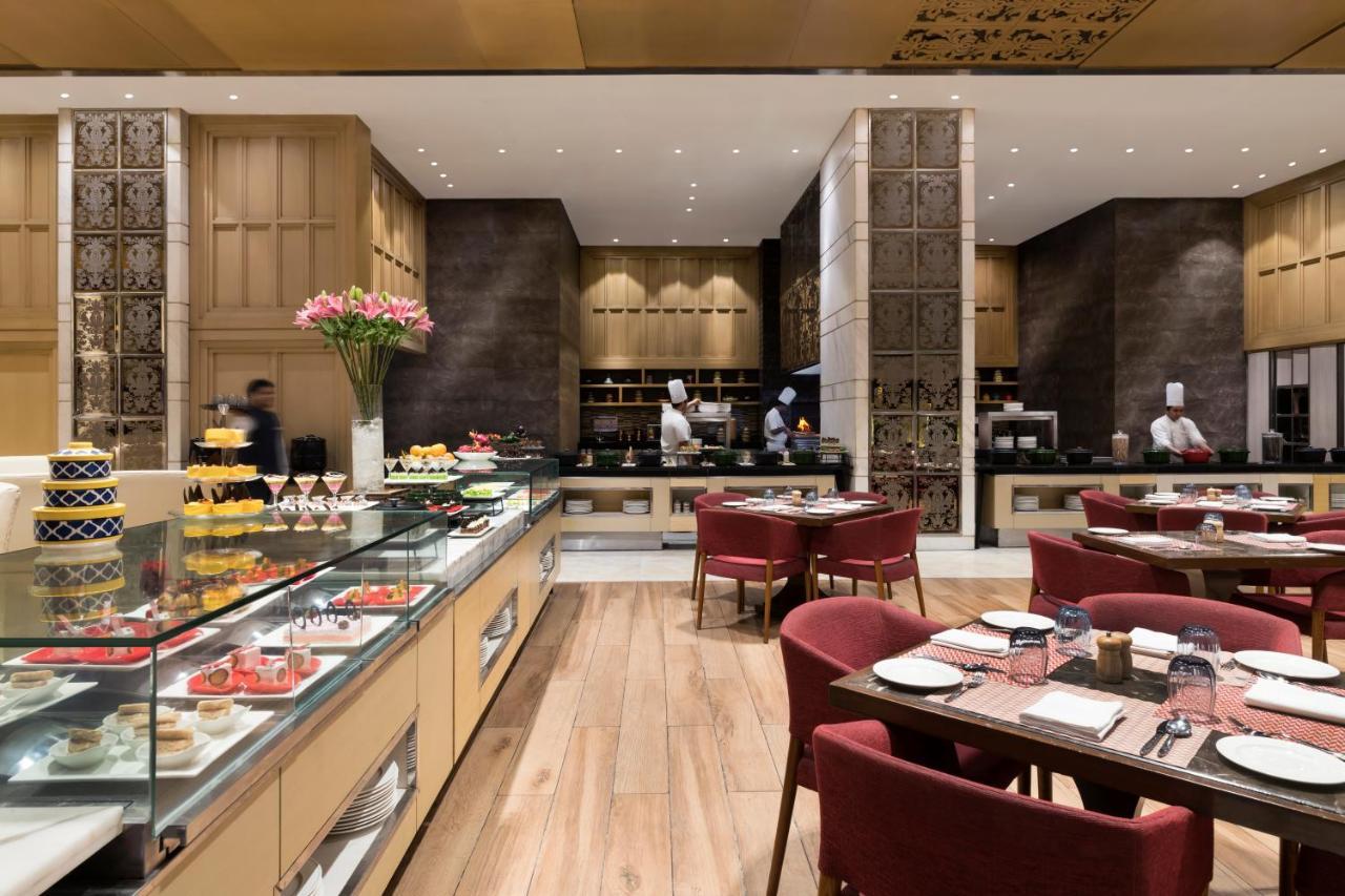 Crowne Plaza New Delhi Mayur Vihar Noida By Ihg Luaran gambar The restaurant