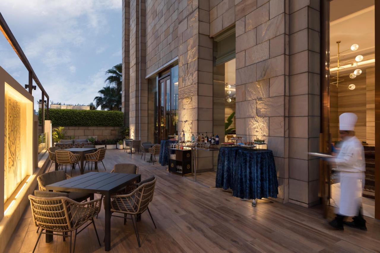 Crowne Plaza New Delhi Mayur Vihar Noida By Ihg Luaran gambar The Terrace at The Oberoi, Mumbai