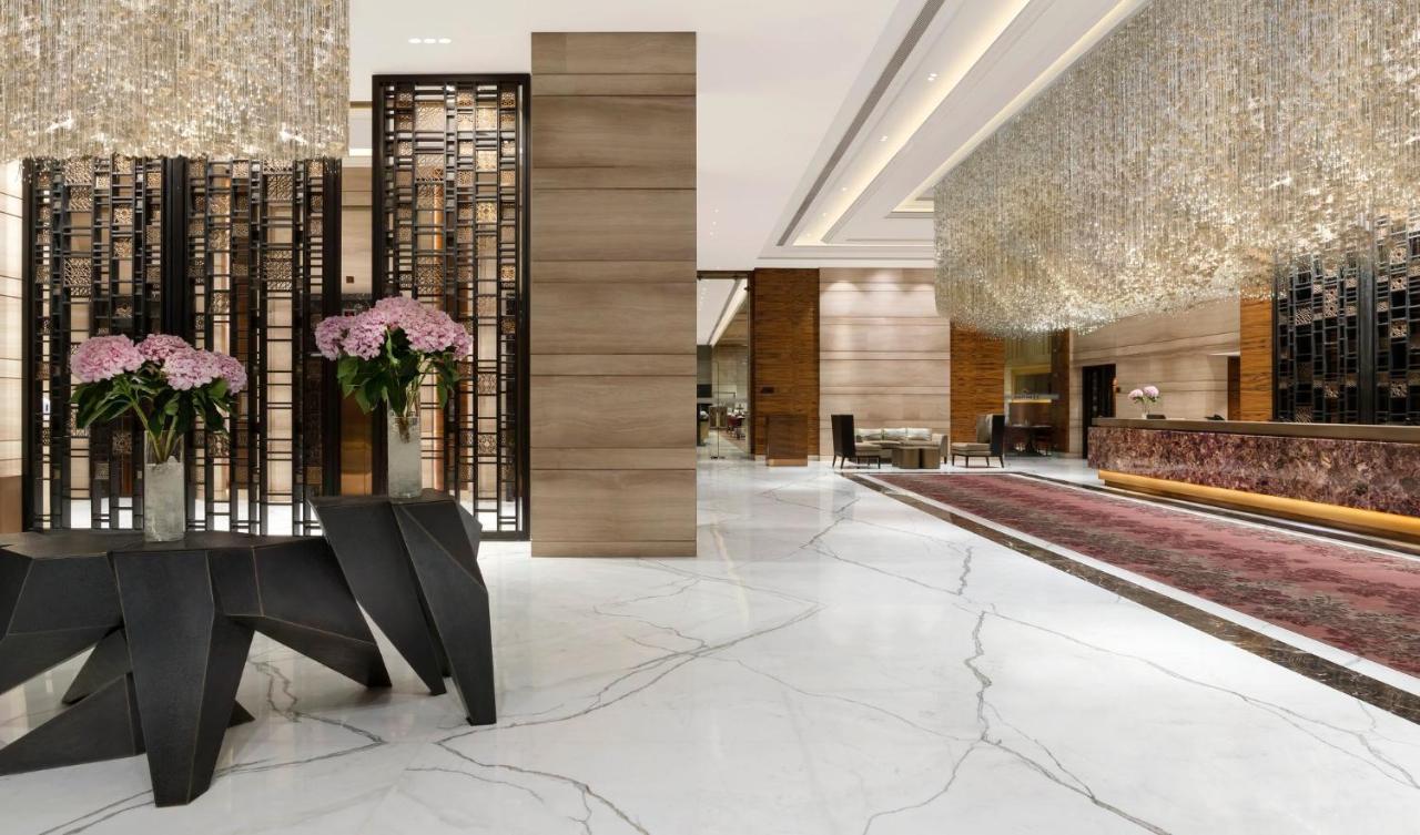 Crowne Plaza New Delhi Mayur Vihar Noida By Ihg Luaran gambar The lobby of the hotel