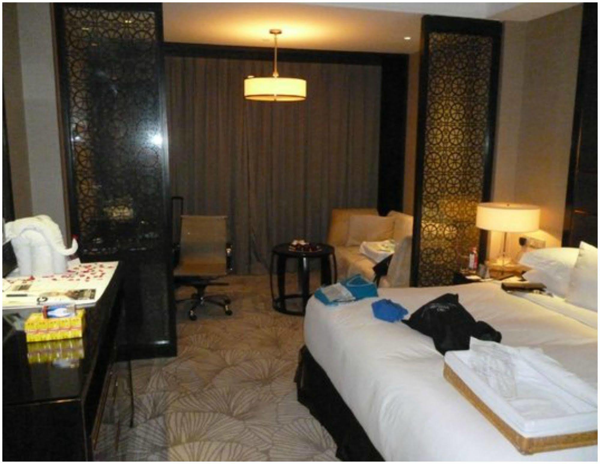 Crowne Plaza New Delhi Mayur Vihar Noida By Ihg Luaran gambar A room at the hotel